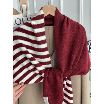 Warp-kötésű gyapjú háromszög sál – melegség és porvédő, téli szezon, kód WJ-2752