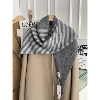 Warp-kötésű gyapjú háromszög sál – melegség és porvédő, téli szezon, kód WJ-2752