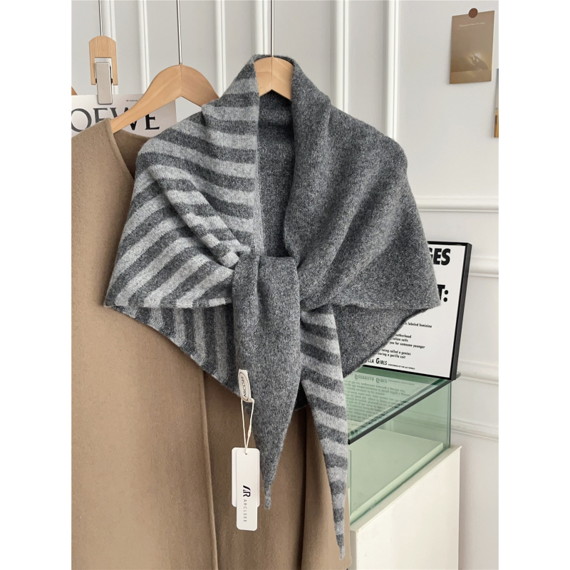 Warp-kötésű gyapjú háromszög sál – melegség és porvédő, téli szezon, kód WJ-2752