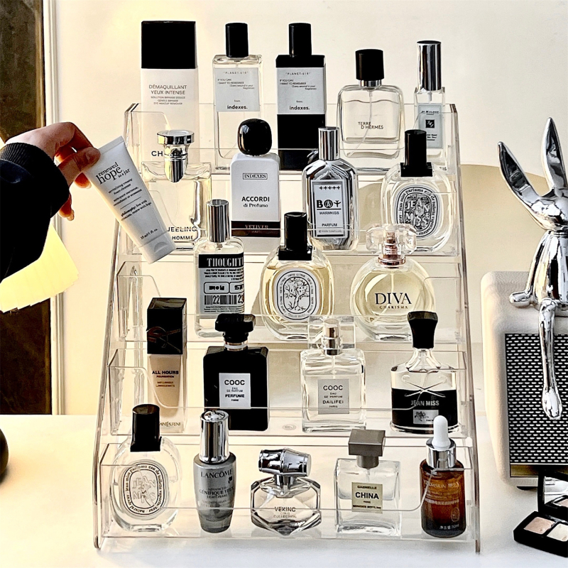 Stalo vandens krioklio stovas parfumerijai ir kosmetikai, skaidrus, didelė talpa, keli aukštai, atsiejama saugykla