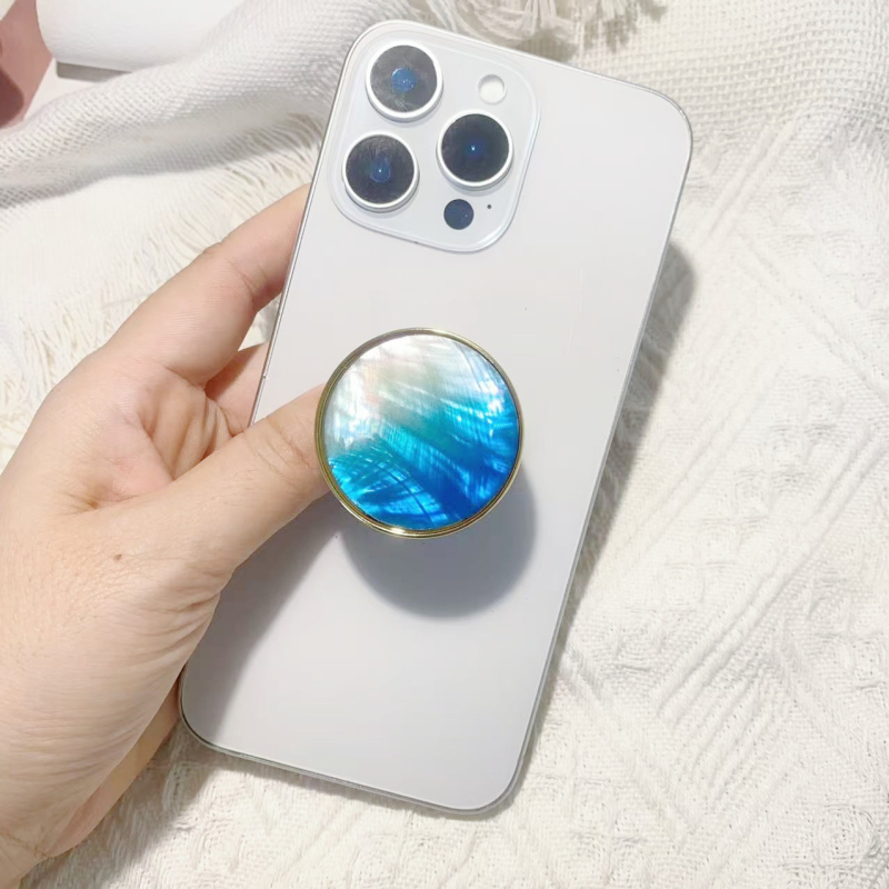 Stāvvai telefona turētājs ar čaulām motīvu no sveķiem, gaisa spilvens, elektroplatinga pārklājums, universāls stils, logotipa pielāgošana — Viqing basket