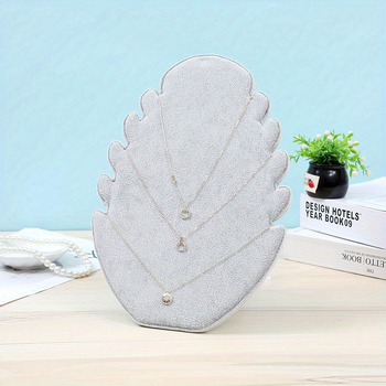 Velúr ékszerkijelző állvány fülbevalókhoz, nyakláncokhoz és karkötőkhöz – anyag: velúr + fa; forma: bemutató; szint: első; borítás: jégszürke velúr