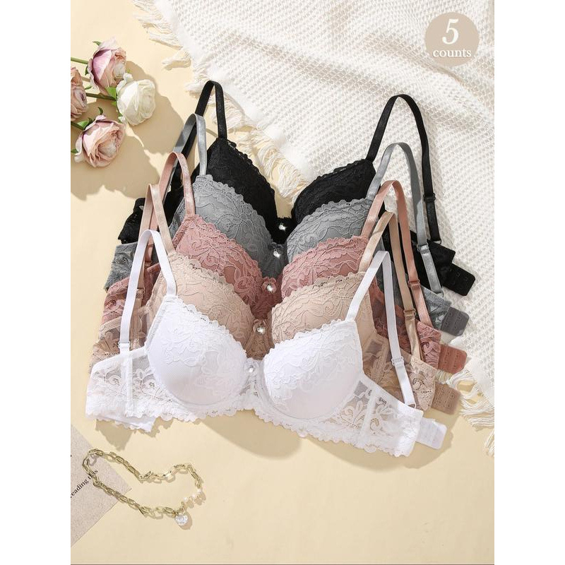 Krūštura komplekts ar tauriņa mezglu dekoru un kontrastējošu mežģīni, savilkuma dizains, trijstūrveida kausi, vidēji veidoti kausi