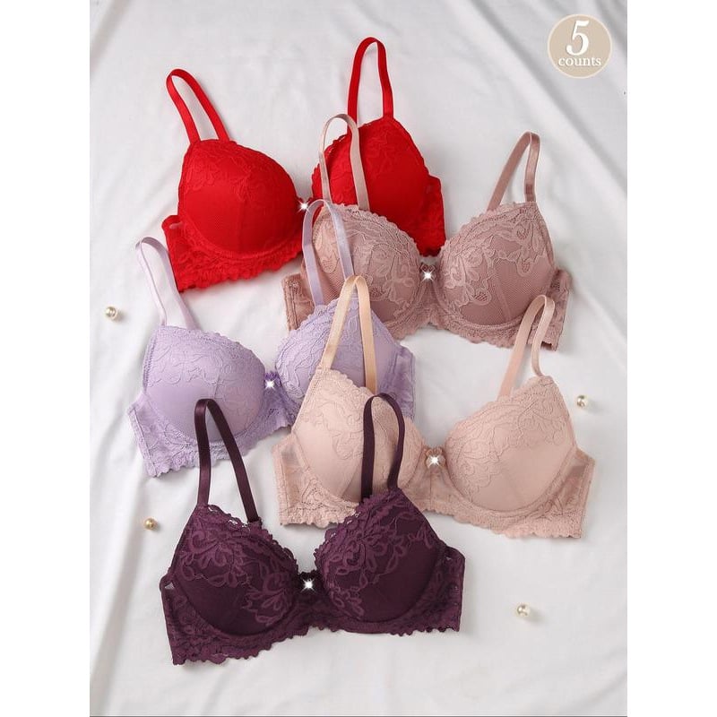 Krūštura komplekts ar tauriņa mezglu dekoru un kontrastējošu mežģīni, savilkuma dizains, trijstūrveida kausi, vidēji veidoti kausi