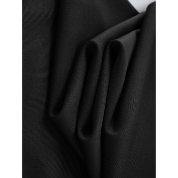 Drukāts kapucētais džemperis – poliestera adīts audums, brīvs siluets, garas piedurknes, kapuce, vidēja biezuma