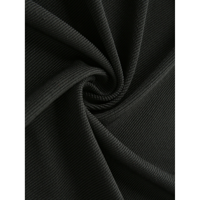 Drukāts kapucētais džemperis – poliestera adīts audums, brīvs siluets, garas piedurknes, kapuce, vidēja biezuma