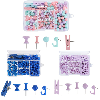 Biuro reikmenų rinkinys: 200 vnt. kamštinės plokštės smeigtukai dėžutėje su penkiais skyreliais, I formos smeigtukai su adatos klipais ir mezgimo kabliukais