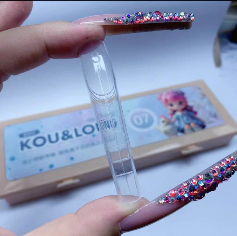 Nagu galiņi – kaķa ķepas un pūķa ķepas stili, māksliniecīgs ikdienas nagu dizains