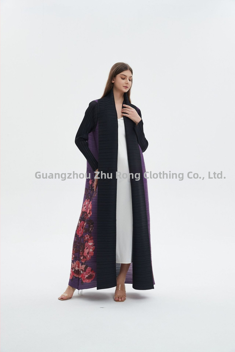 Sievietes garā abaja ar ziedu izšuvumu, crinkle tekstūra, poliesteris, garas piedurknes