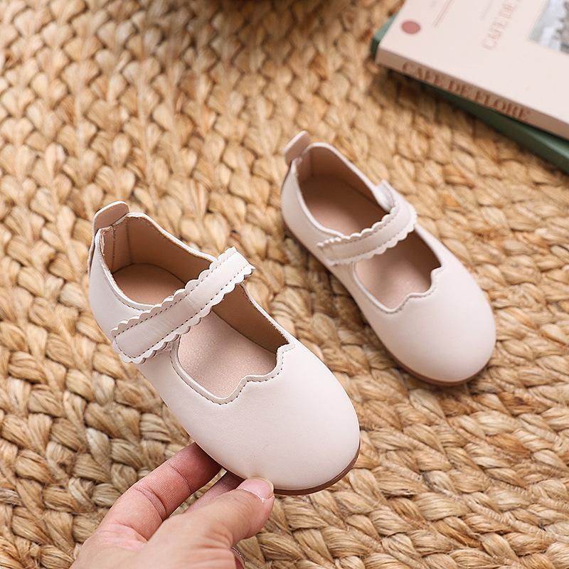 Cipele za djevojčice od PU kože, lakirani završni sloj, niskog profila, zatvaranje na Velcro, gumeni potplat, pogodne za scenske nastupe