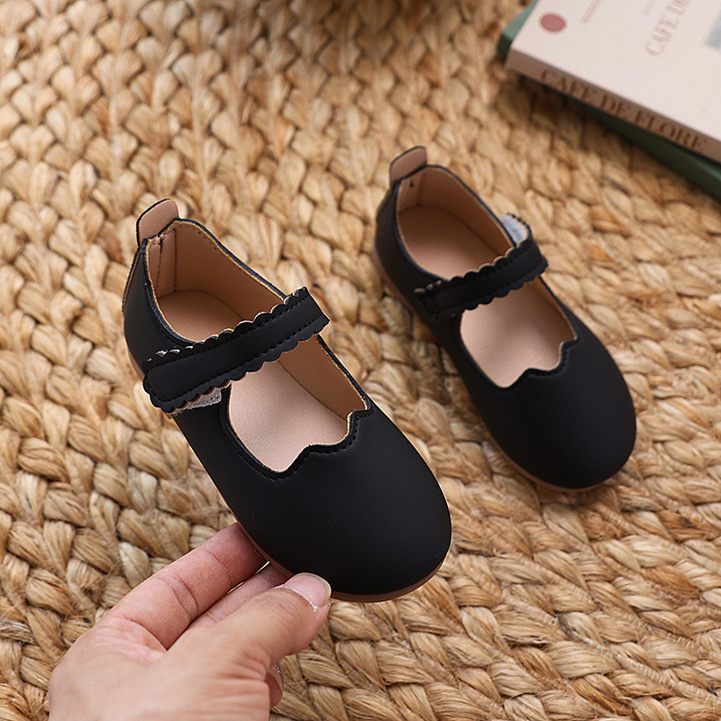 Cipele za djevojčice od PU kože, lakirani završni sloj, niskog profila, zatvaranje na Velcro, gumeni potplat, pogodne za scenske nastupe