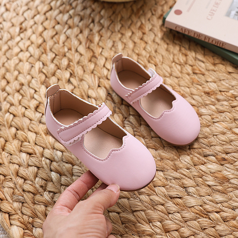 Cipele za djevojčice od PU kože, lakirani završni sloj, niskog profila, zatvaranje na Velcro, gumeni potplat, pogodne za scenske nastupe