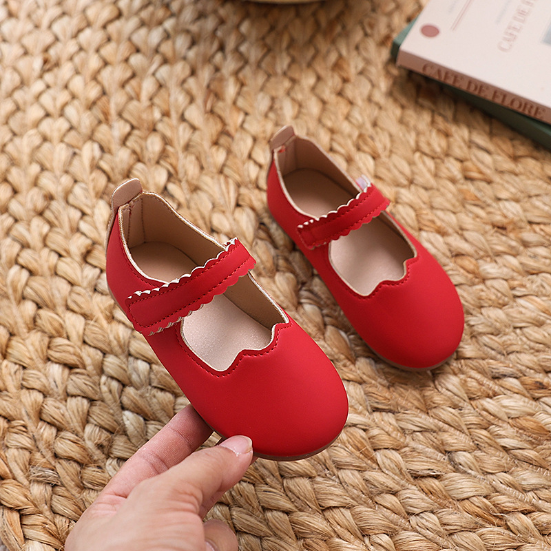 Cipele za djevojčice od PU kože, lakirani završni sloj, niskog profila, zatvaranje na Velcro, gumeni potplat, pogodne za scenske nastupe