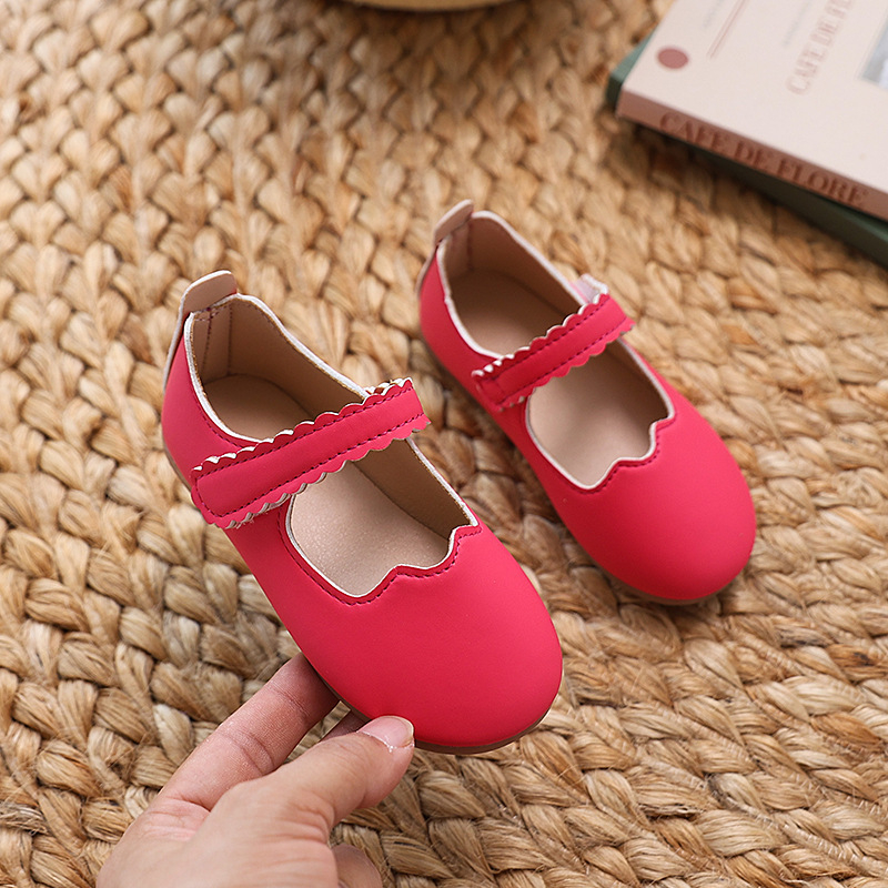 Cipele za djevojčice od PU kože, lakirani završni sloj, niskog profila, zatvaranje na Velcro, gumeni potplat, pogodne za scenske nastupe