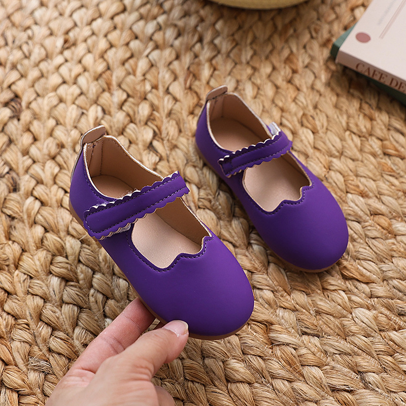 Cipele za djevojčice od PU kože, lakirani završni sloj, niskog profila, zatvaranje na Velcro, gumeni potplat, pogodne za scenske nastupe