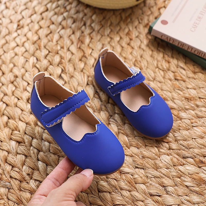 Cipele za djevojčice od PU kože, lakirani završni sloj, niskog profila, zatvaranje na Velcro, gumeni potplat, pogodne za scenske nastupe