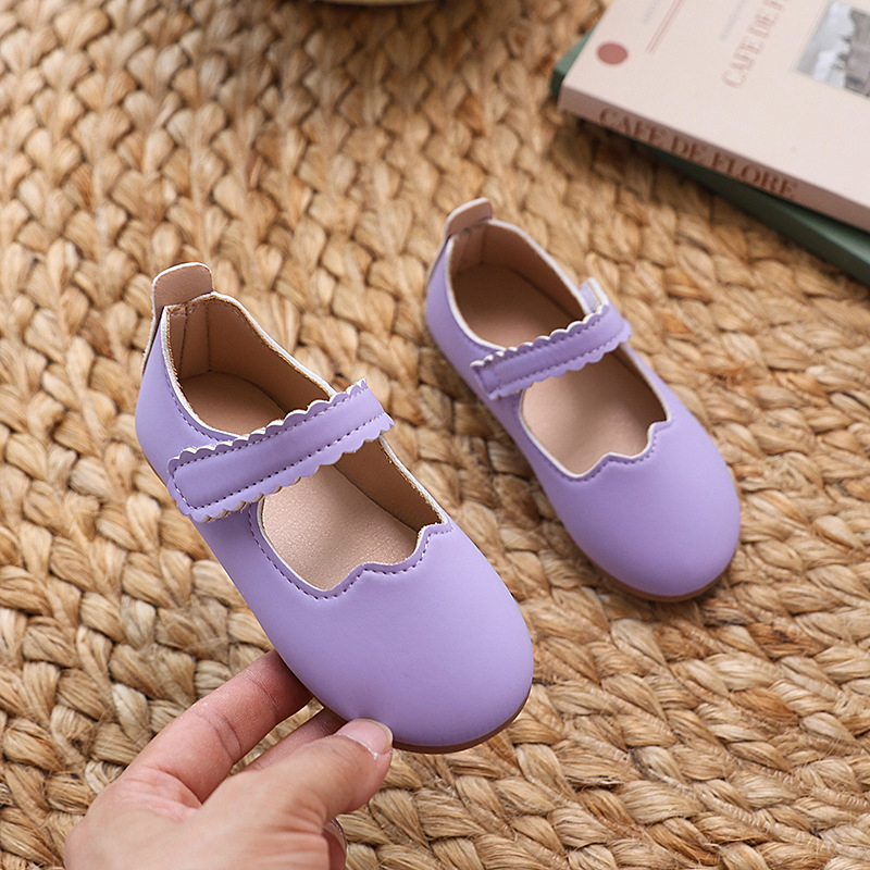 Cipele za djevojčice od PU kože, lakirani završni sloj, niskog profila, zatvaranje na Velcro, gumeni potplat, pogodne za scenske nastupe