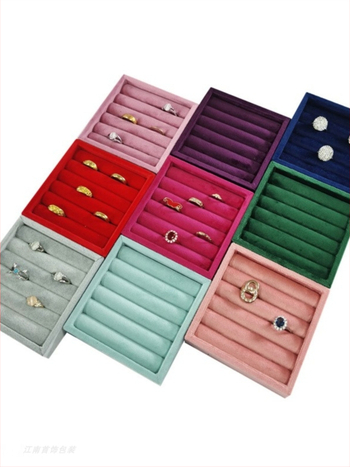 Hordozható gyűrűk kiállító tálca csipkés velúr borítással, művészi stílus, fiókos ékszer rendező — 2025 tavasz