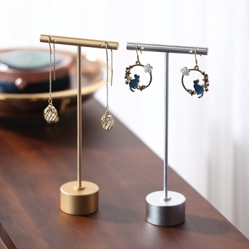 Fülbevaló kiállító állvány, fém, egy darabból álló modell, csempe-stílusú felület, spray-műanyag bevonattal