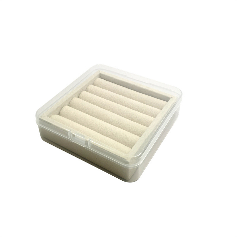 Дисплей за пръстени и обеци с велурено покритие, прахоустойчив държач за бижута и кутия за съхранение, представен през зимата на 2024 г.