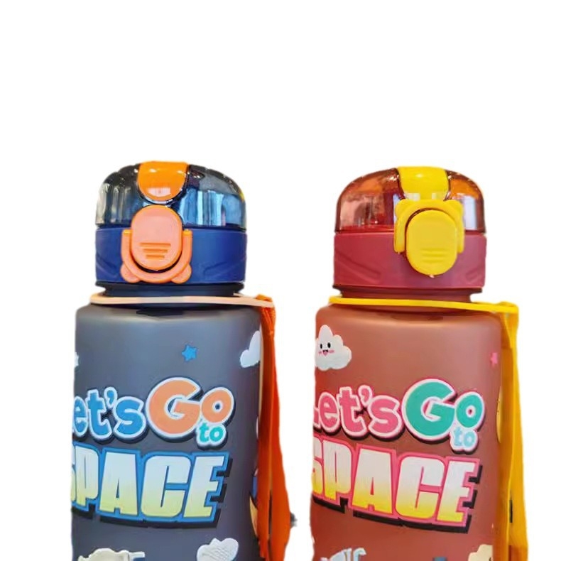 Pahar plastic cu astronaut desen animat, cu pai, curea de purtare, stil sport, 700 ml, material PC, personalizabil