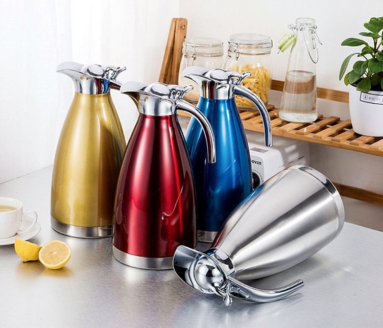 Termos od 304 nehrđajućeg čelika, europskog stila, dvostruka stijenka vakuumske izolacije, drži topla ili hladna pića 12–24 sata, mogućnost ispisa loga