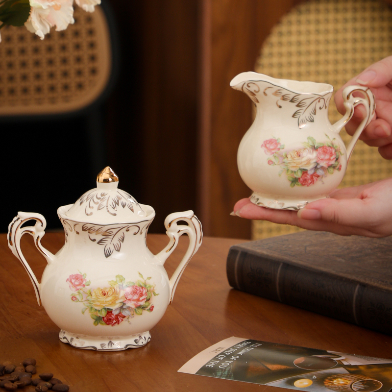 Set cești cafea și farfurioare pentru ceai — ceramică, stil european, lux retro ușor, model floral, 350 ml