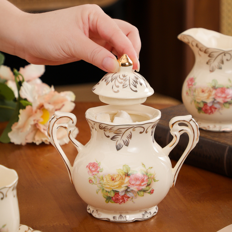 Set cești cafea și farfurioare pentru ceai — ceramică, stil european, lux retro ușor, model floral, 350 ml