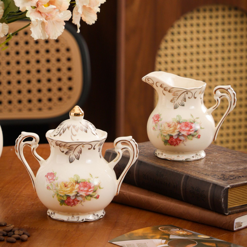 Set cești cafea și farfurioare pentru ceai — ceramică, stil european, lux retro ușor, model floral, 350 ml