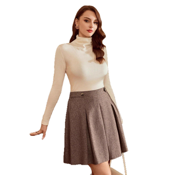 Пола миди, елегантен стил, полиестерно-еластанова тъкан (90–95% полиестрове), лека еластичност, есен 2025