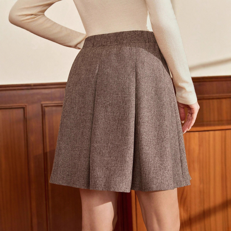 Μίντι φούστα ημι-σωματικής γραμμής, κομψή αισθητική, ύφασμα πολυεστέρα-ελαστάν με 90–95% πολυεστέρα, ήπια ελαστικότητα, φθινόπωρο 2025