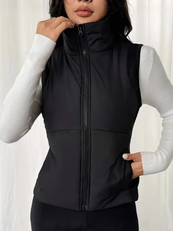 Ženski bezruk vest s uspravnim ovratnikom, prednji zatvarač, uži u struku, normalne duljine