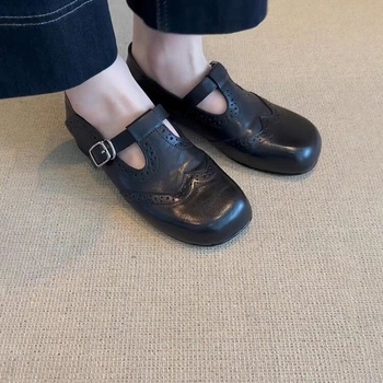 Pantofi Mary Jane din piele de oaie, vârf rotund, exterior catifelat, talpă din cauciuc, închidere cu șiret