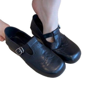 Pantofi Mary Jane din piele de oaie, vârf rotund, exterior catifelat, talpă din cauciuc, închidere cu șiret