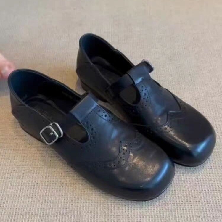 Pantofi Mary Jane din piele de oaie, vârf rotund, exterior catifelat, talpă din cauciuc, închidere cu șiret