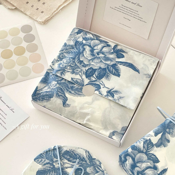 Poklon papir za pakiranje s motivom božura, vintage stil, svečano pozadje