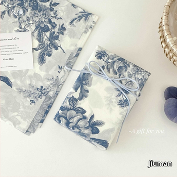 Χαρτί περιτύλιξης δώρων με μοτίβο λουλουδιού, vintage στυλ, γιορτινό φόντο