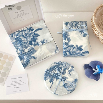 Χαρτί περιτύλιξης δώρων με μοτίβο λουλουδιού, vintage στυλ, γιορτινό φόντο