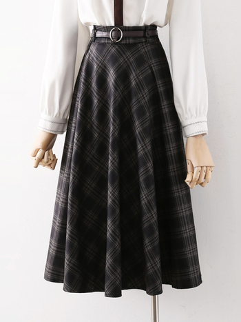 Разкроена пола с полупролетна кройка - No-Iron обработка, средна еластичност, есен 2024, модел: Други