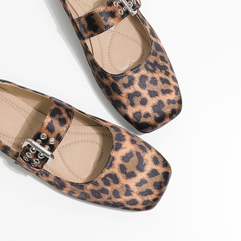 Γυναικεία φλατ με λεοπάρ, μαλακή σόλα, επάνω μέρος από ραφία, ύψος τακουνιού 0-1 cm