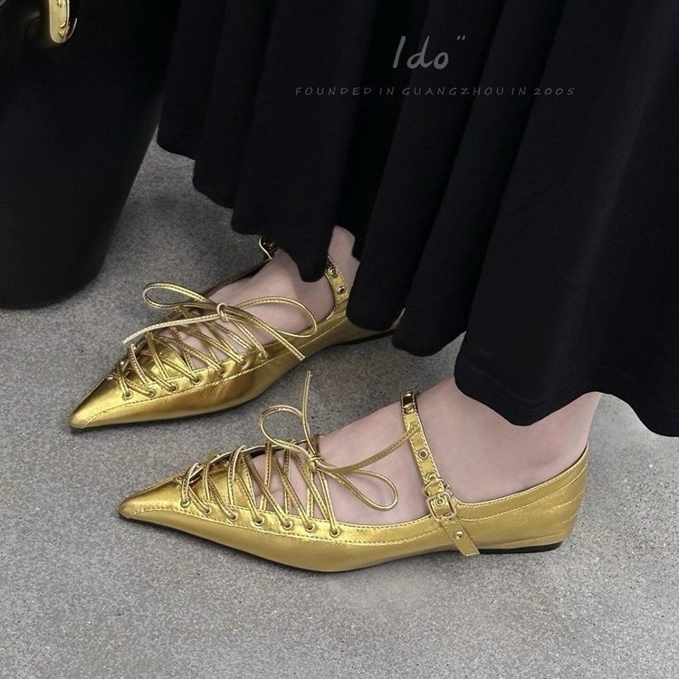 Sieviešu plakanas kurpes ar asas purnu, zems papēdis 1–3 cm, PU augšdaļa, sprādzes aizdare, PU iekšējā zole