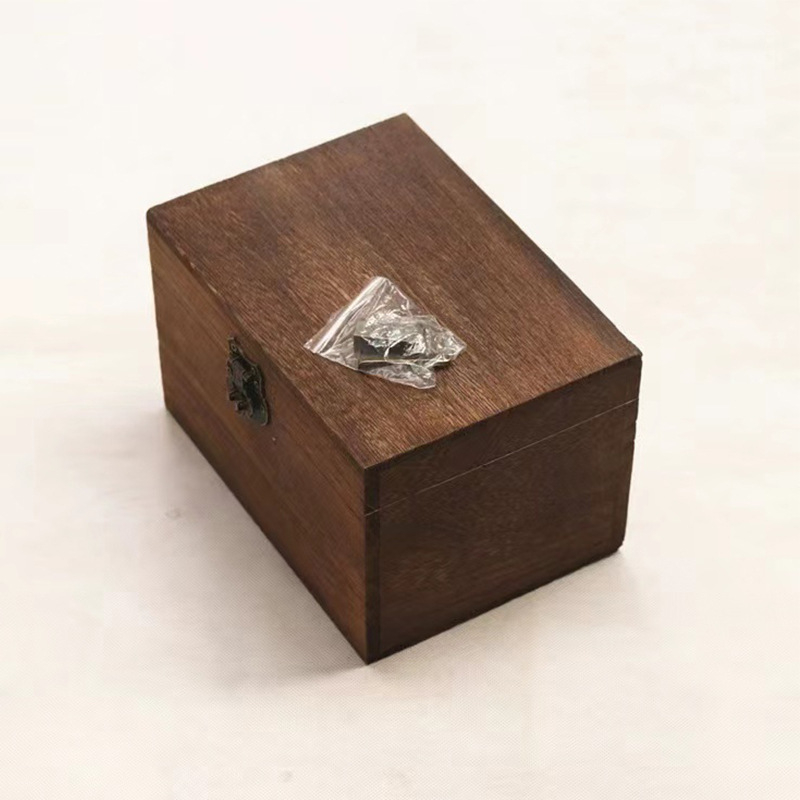 Koka galda uzglabāšanas kārba ar atveramu vāku, 18 L tilpums, nodalījumi, pielāgošana un logotipa drukāšana