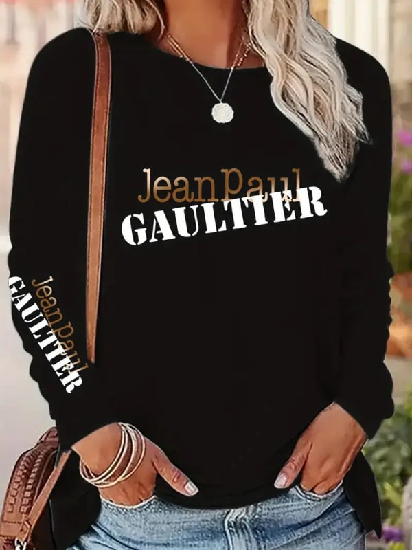 Kokvilnas garās piedurknes T-krekls – gradienta burtiem drukāts raksts, digitālā tiešā druka, apaļš kakls, vidējā garuma.