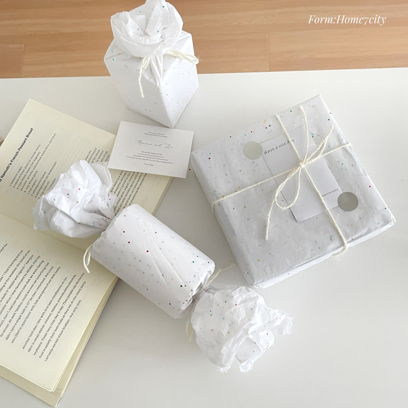 Papir za darove sa šljokicama – ručna tekstura, naborani dekorativni pozadinski papir za fotografije (Sadržaj: 10 listova sa šljokicama, 1 naljepnica s točkicama, snop konopnog užeta)