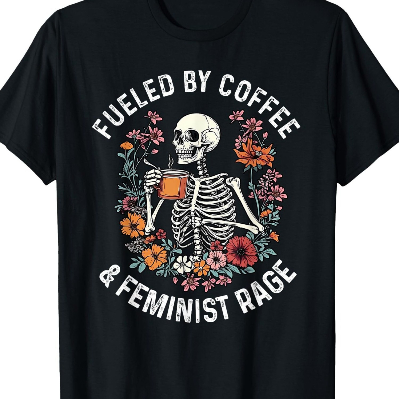 Krekliņš ar mikroelastīgu kokvilnas audumu, apaļa kakla atvērums, īsās piedurknes, karstumizdrukas motīvs, parasts griezums