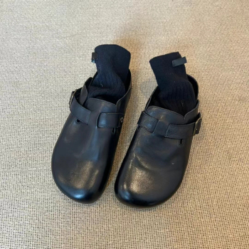 Birkenstock-στυλ μούλες με κλειστή μύτη, άνω μέρος από Super fiber, καουτσούκ σόλα, επίπεδο πέλμα, πάχος σόλας 0–3 cm (Κορεατική έκδοση)