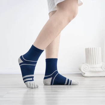 Ανδρικές κάλτσες με πέντε δάχτυλα, μεσαίου ύψους από βαμβάκι, απορροφητικές και αναπνεόμενες, με ριγέ σχέδιο, κατάλληλες για αθλητισμό και επιχειρηματική χρήση