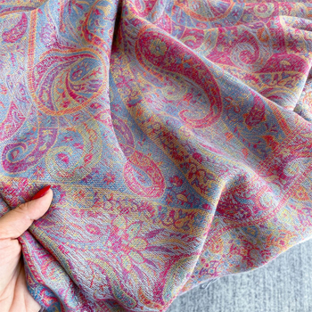 Șal feminin în stil etnic – țesătură jacquard, Warp knitting; Material: 100% poliester (cashmere-like); Funcții: uscare rapidă, retenție de căldură, protecție solară; Potrivit pentru toate sezoanele; Model T513