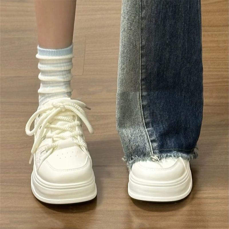 Moteriški raištiniai siuvinėti loaferiai iš sintetinės odos, gumos padas, apvali nosis, EVA įdėklas