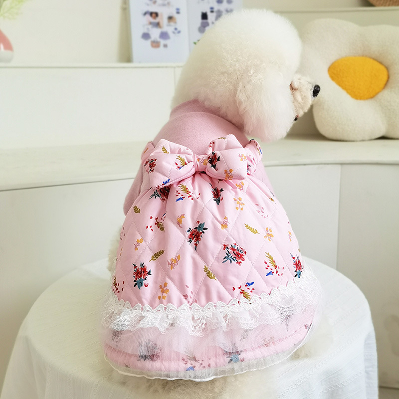 CQ833 ziemas kleita mājdzīvniekiem ar kokvilnas pildījumu, saišķēta lente, divslāņains quiltēts audums, brīvā stila